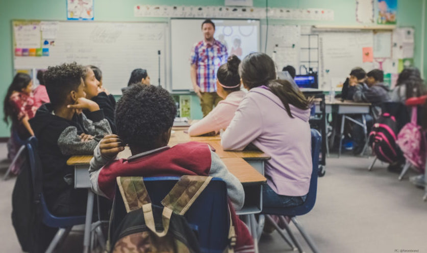 Desigualdad en la Educación: Una Historia sobre las Escuelas Chárter en  Texas - La Comadre